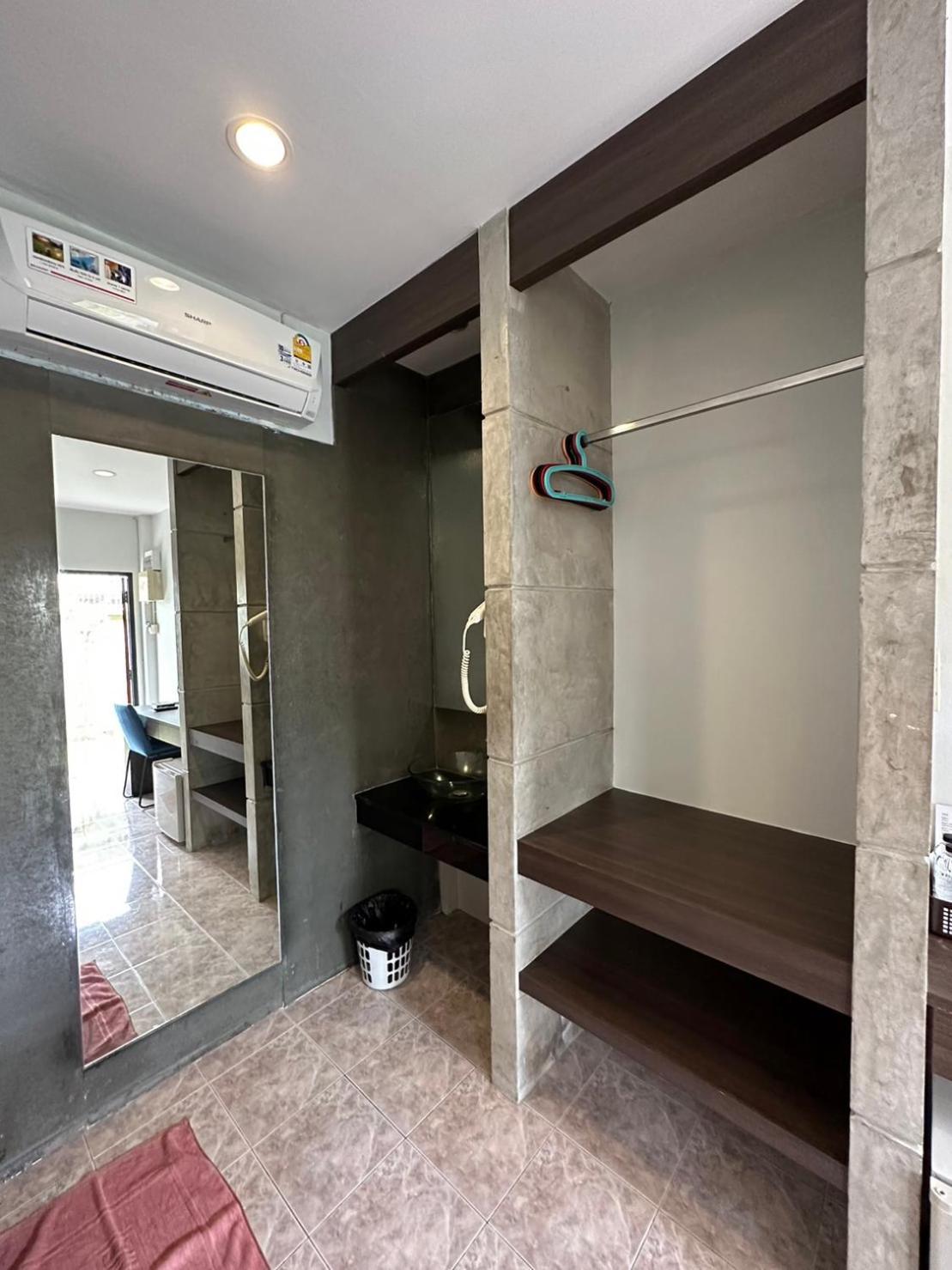 Baan Ma Feung Guesthouse Kanchanaburi by Eksteriør bilde