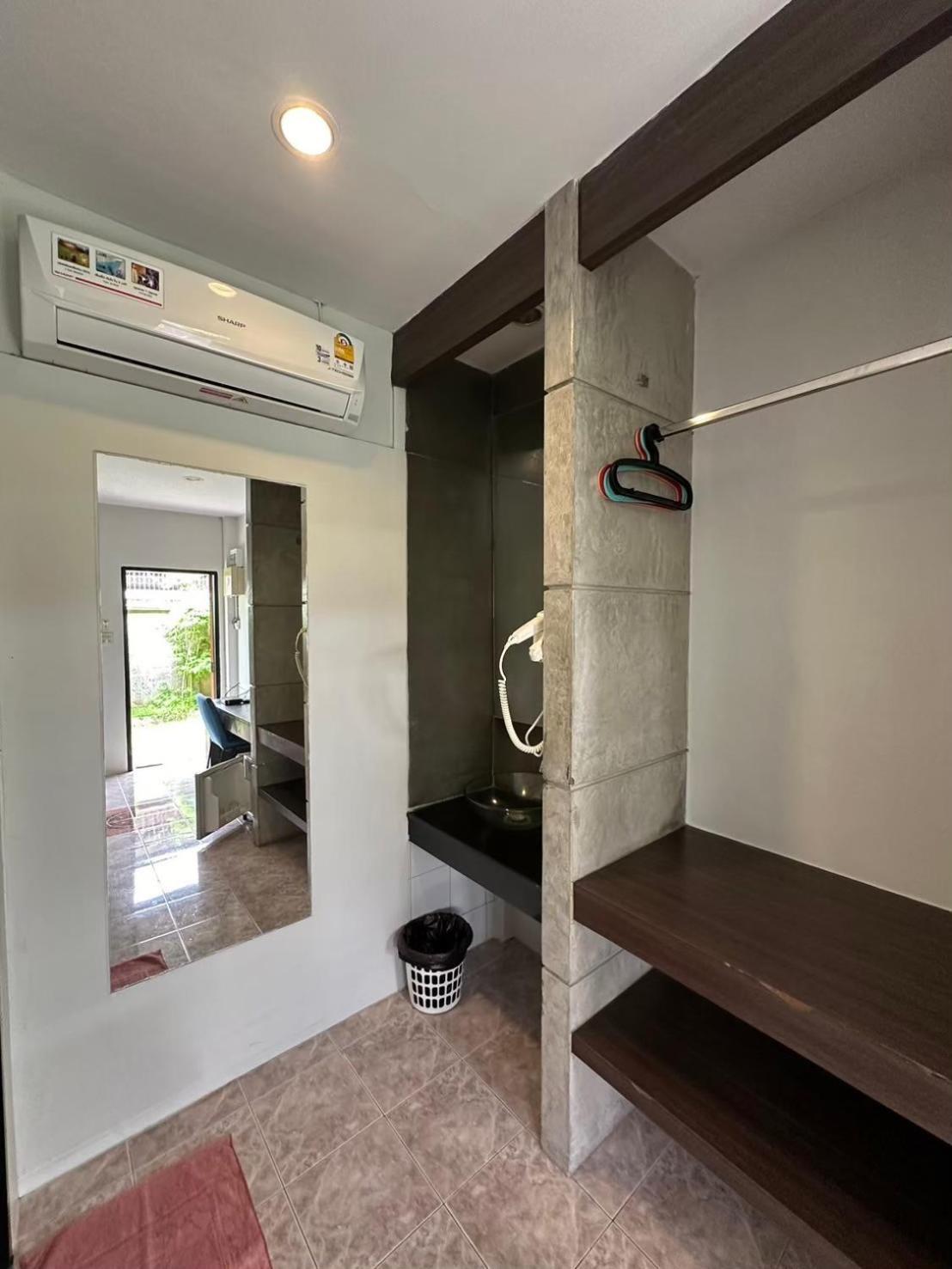 Baan Ma Feung Guesthouse Kanchanaburi by Eksteriør bilde
