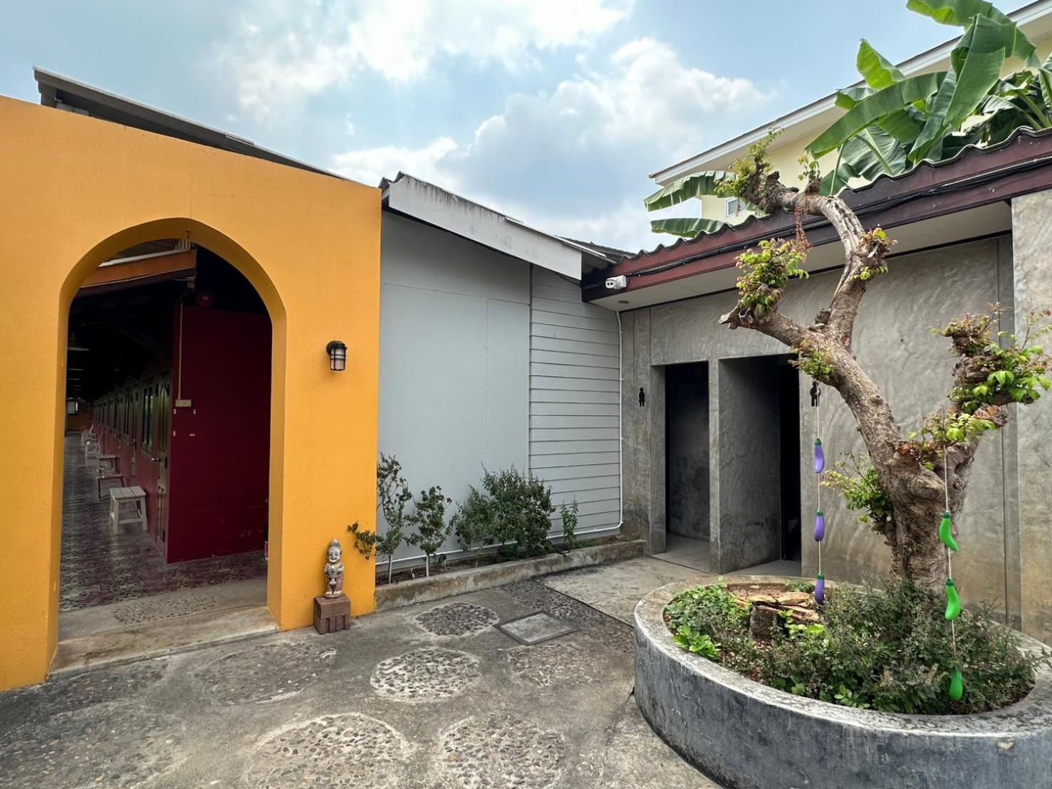 Baan Ma Feung Guesthouse Kanchanaburi by Eksteriør bilde
