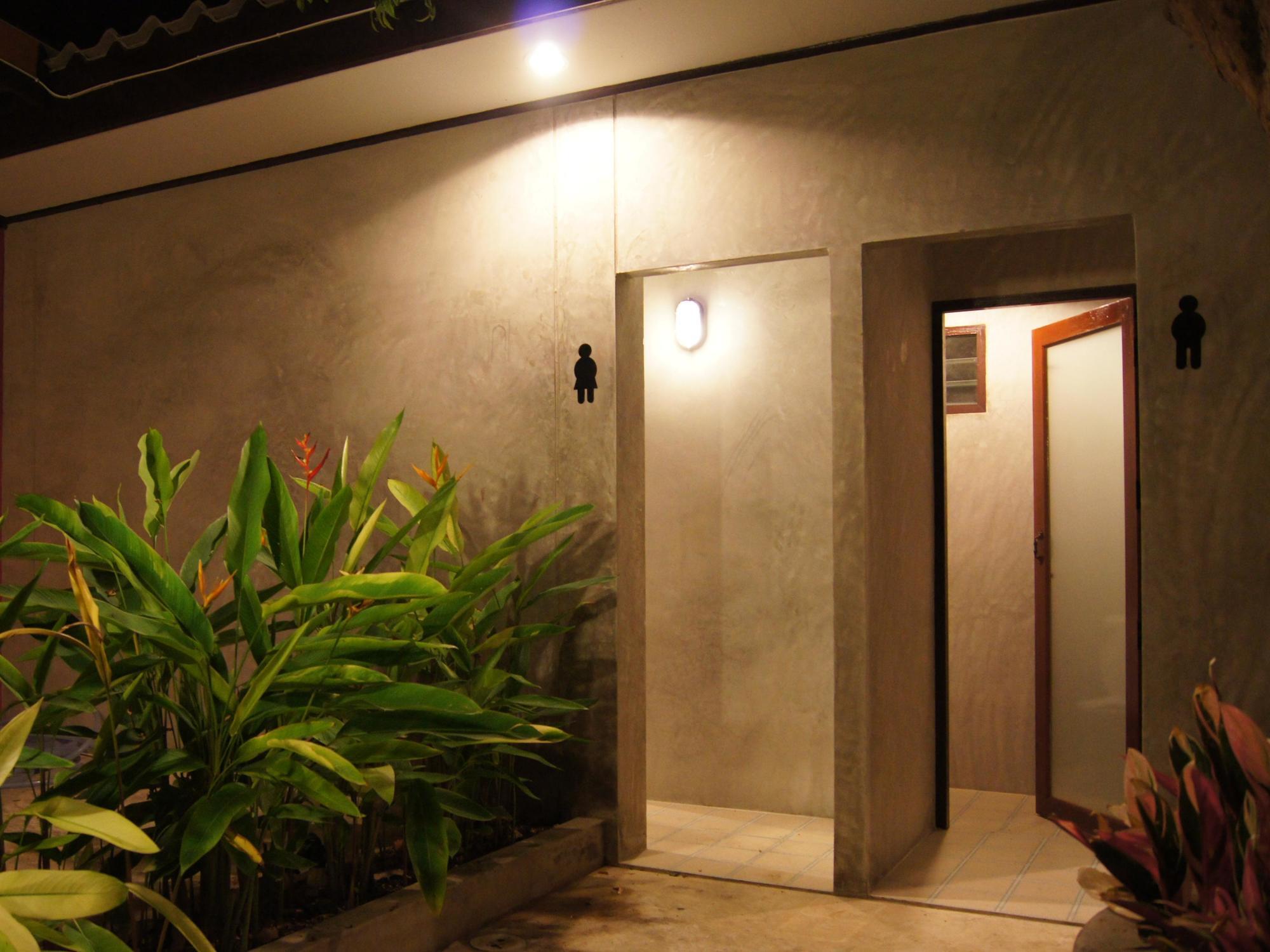 Baan Ma Feung Guesthouse Kanchanaburi by Eksteriør bilde