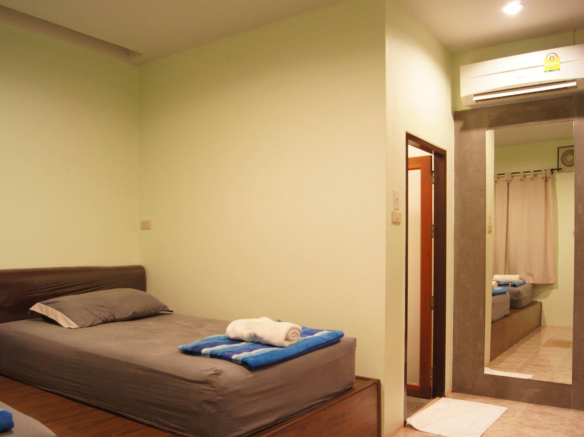 Baan Ma Feung Guesthouse Kanchanaburi by Eksteriør bilde
