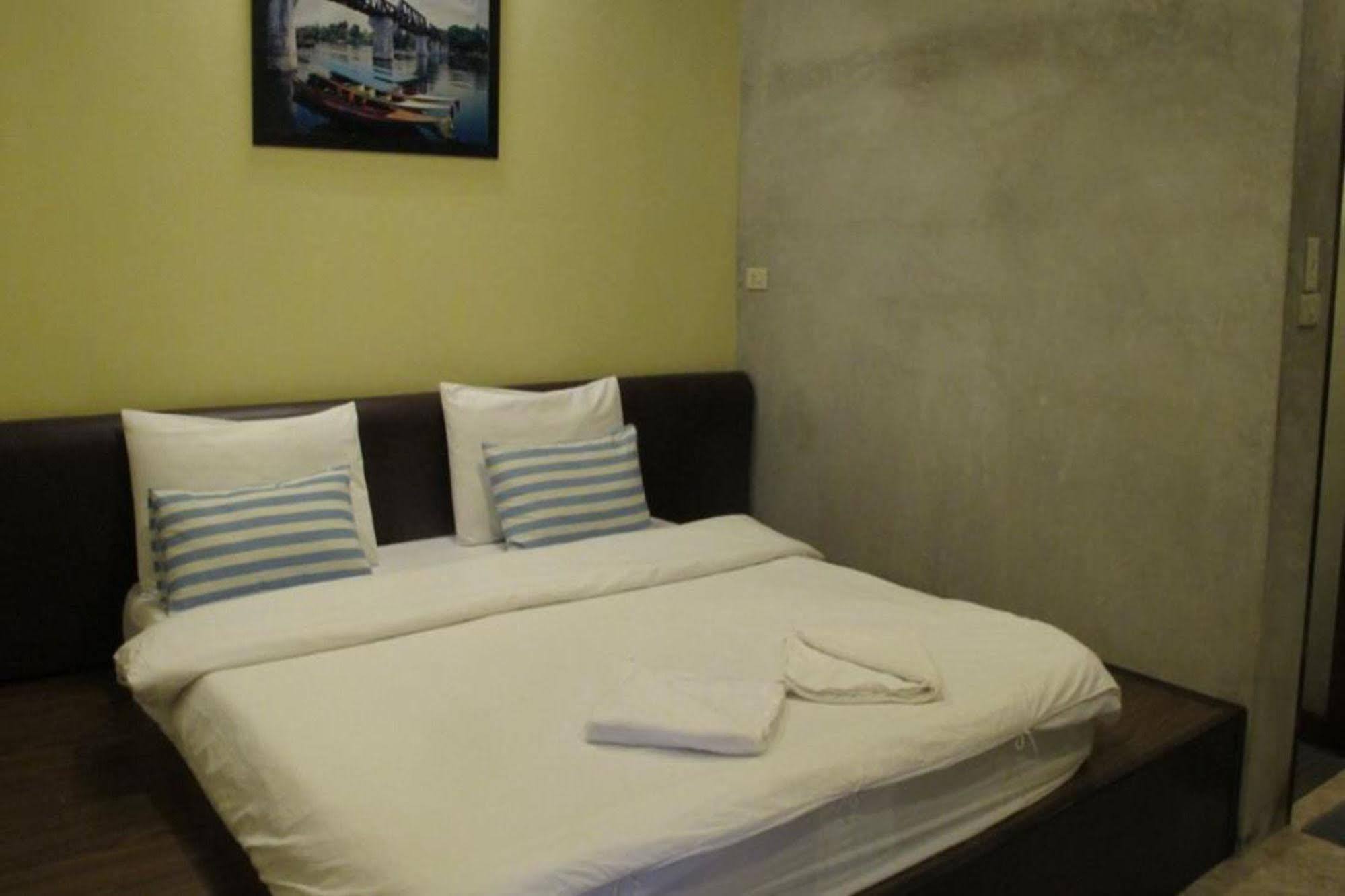 Baan Ma Feung Guesthouse Kanchanaburi by Eksteriør bilde