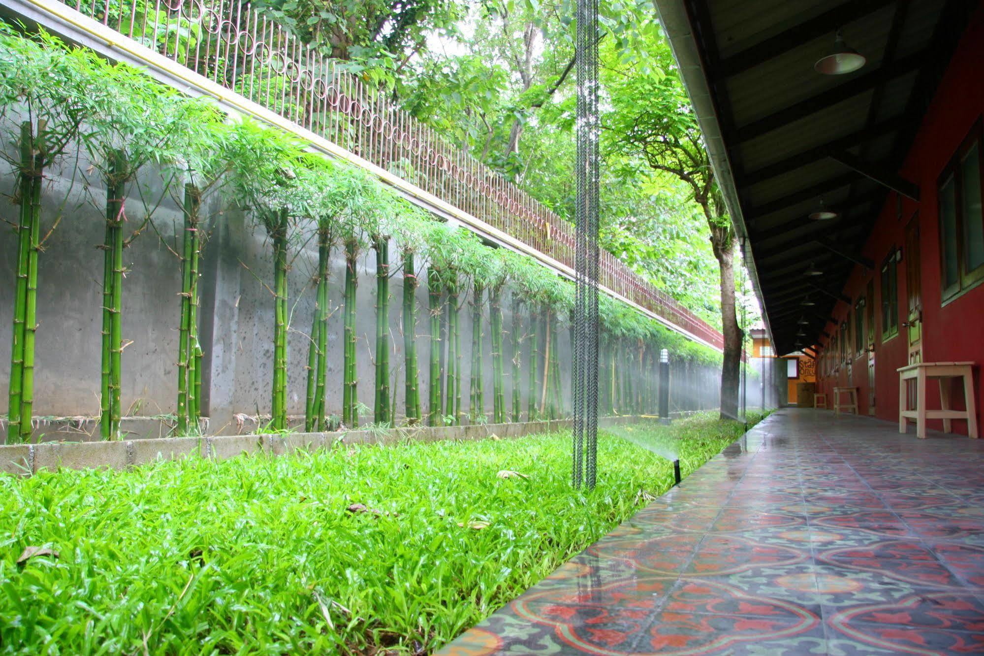 Baan Ma Feung Guesthouse Kanchanaburi by Eksteriør bilde