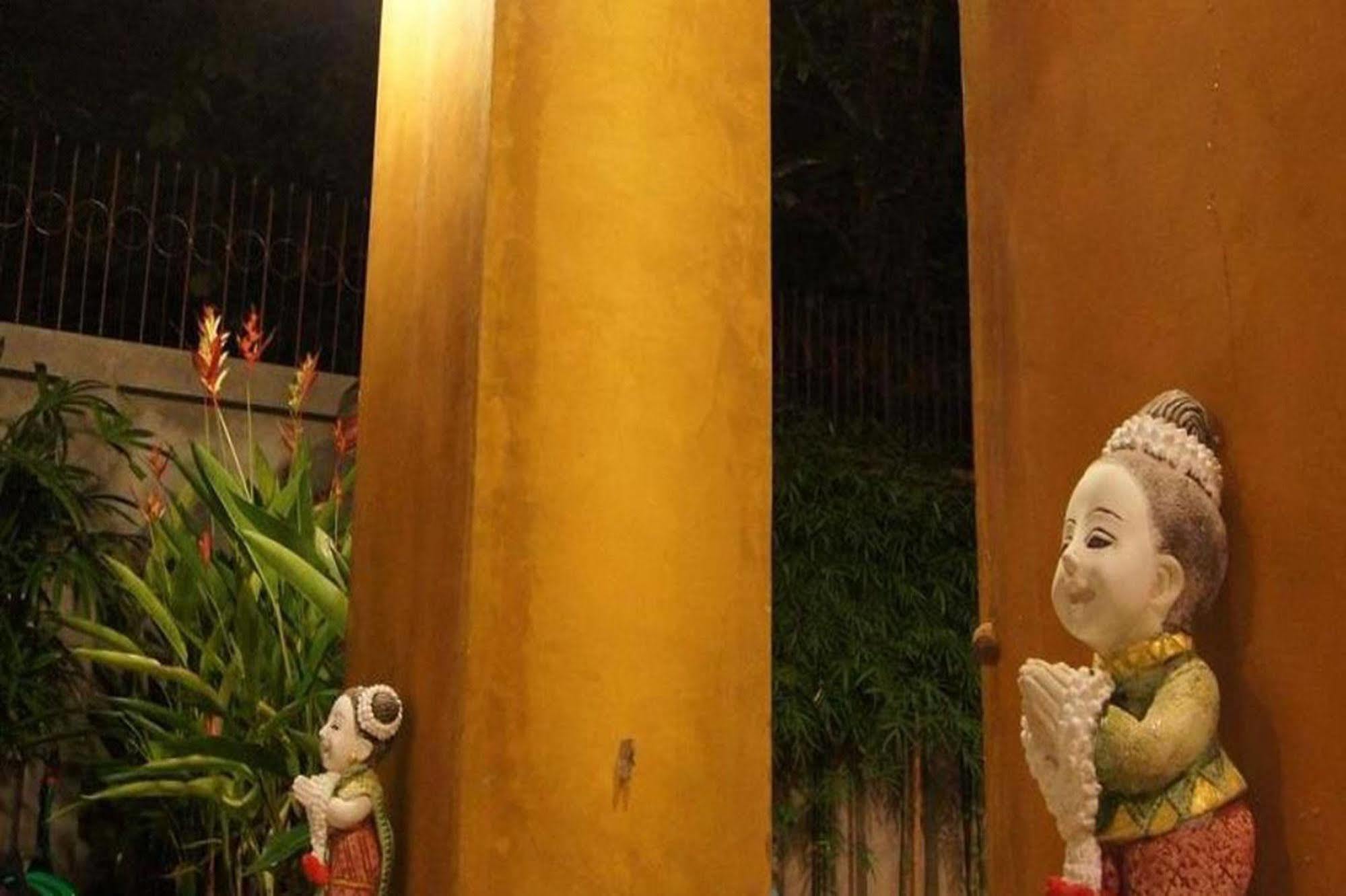Baan Ma Feung Guesthouse Kanchanaburi by Eksteriør bilde