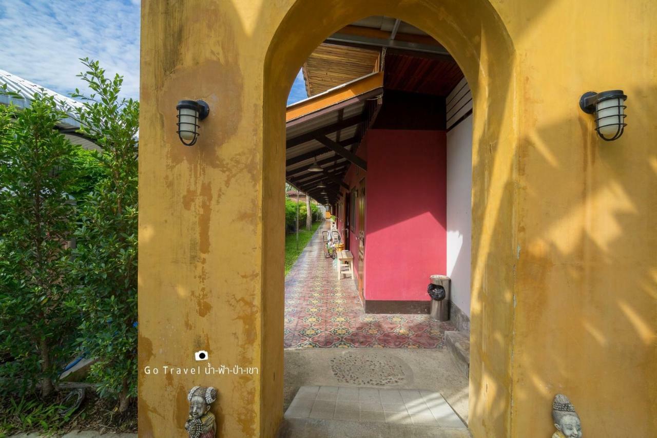 Baan Ma Feung Guesthouse Kanchanaburi by Eksteriør bilde