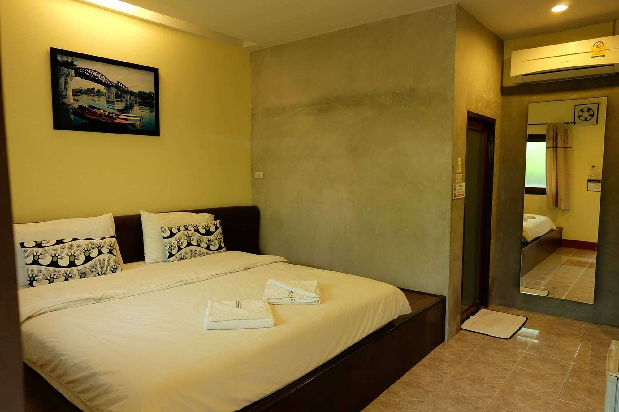 Baan Ma Feung Guesthouse Kanchanaburi by Eksteriør bilde